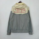 Corta Vento Nike AS WR Cinza e Off White
