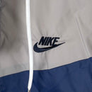 Corta Vento Nike Sportswear Branca e Preta